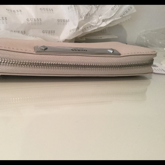 GUESS Britta Nude Wallet - Picture 4 of 7